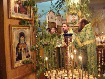 Праздник Святой Троицы в храме святителя Луки