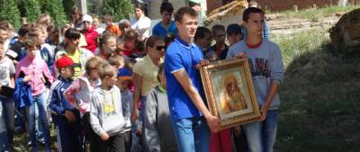 Дети славили Богородицу в Угольном